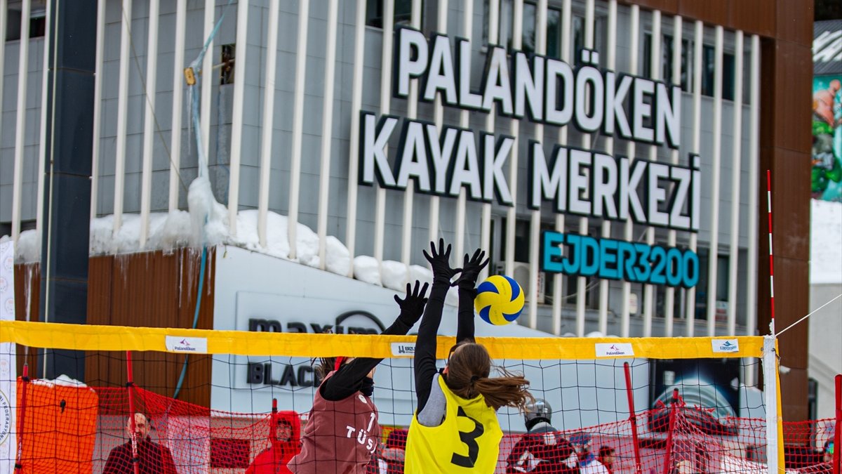 Palandöken'de Ünilig Kar Voleybolu Türkiye Şampiyonası