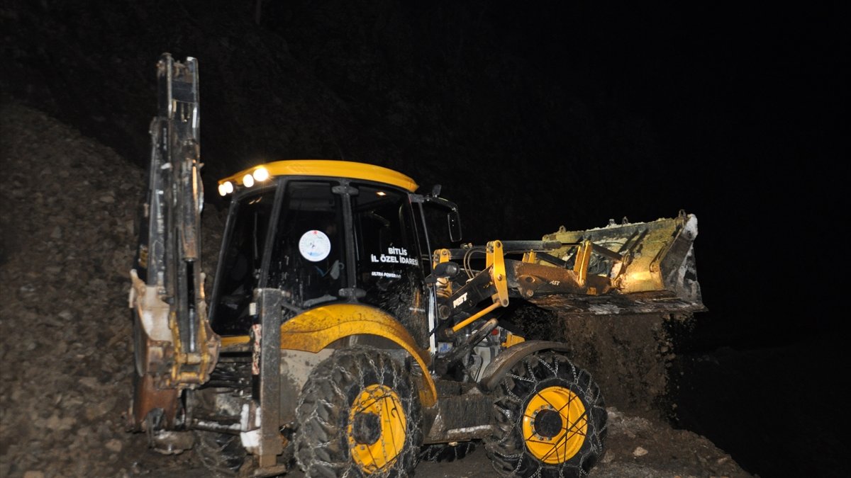 Van, Bitlis ve Hakkari'de 39 yerleşim yerine ulaşım sağlanamıyor