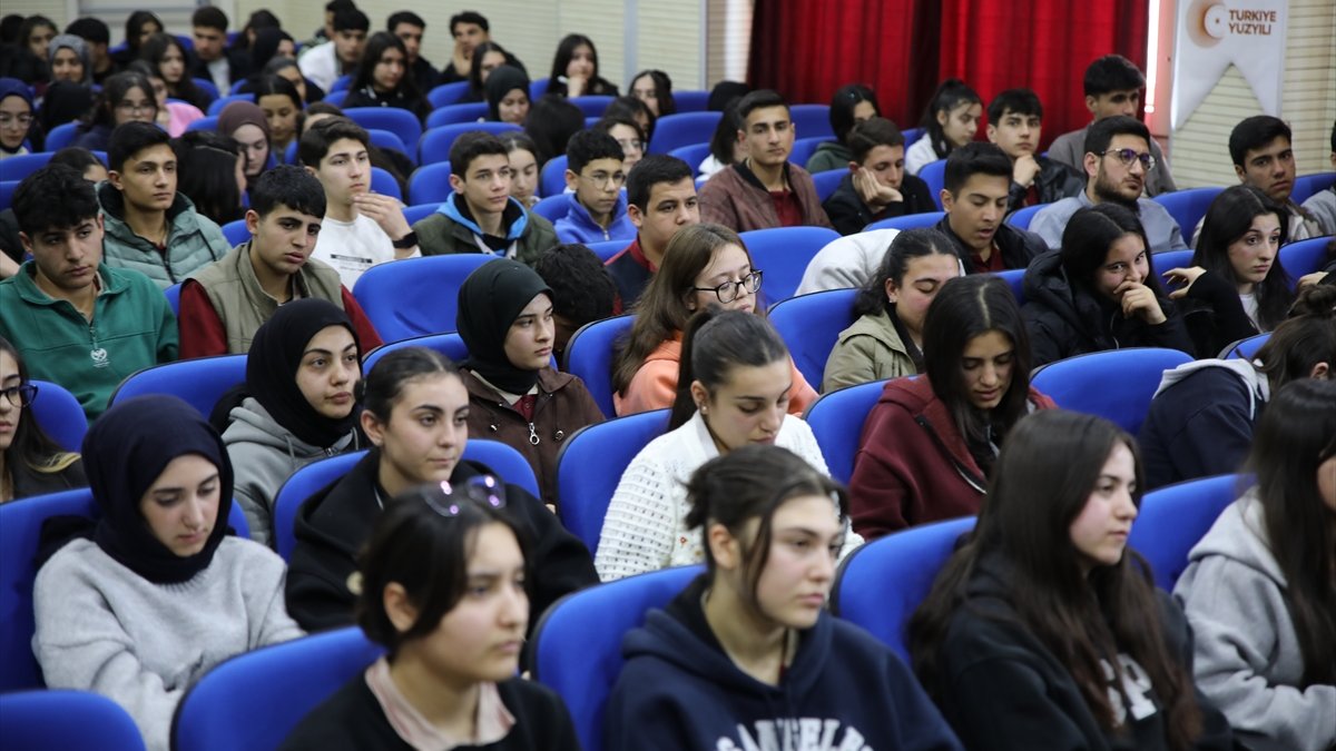 Van'da öğrenciler, IBAN dolandırıcılığı konusunda bilgilendirildi