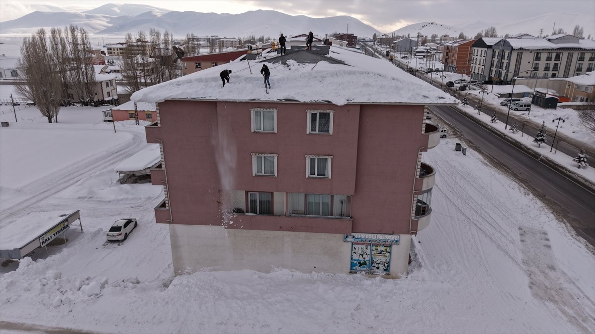 Van, Hakkari, Muş ve Bitlis'te 82 yerleşim yerine ulaşım sağlanamıyor