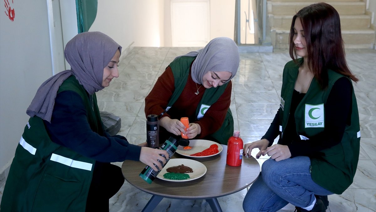 Yeşilay gönüllüleri bağımsızlık duvarıyla bağımlılığa Dur diyor