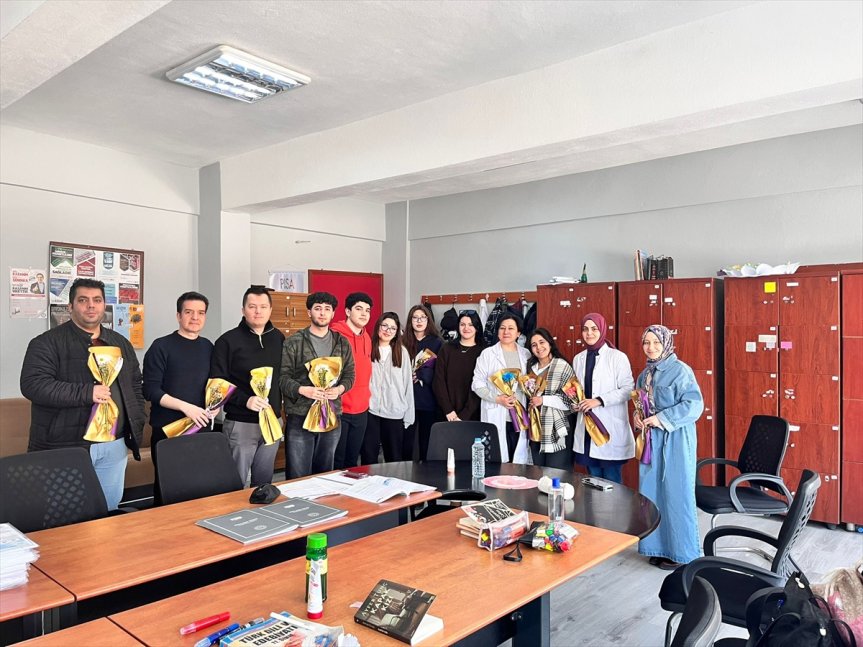 öğrencileri öğretmenlerine Ağrı