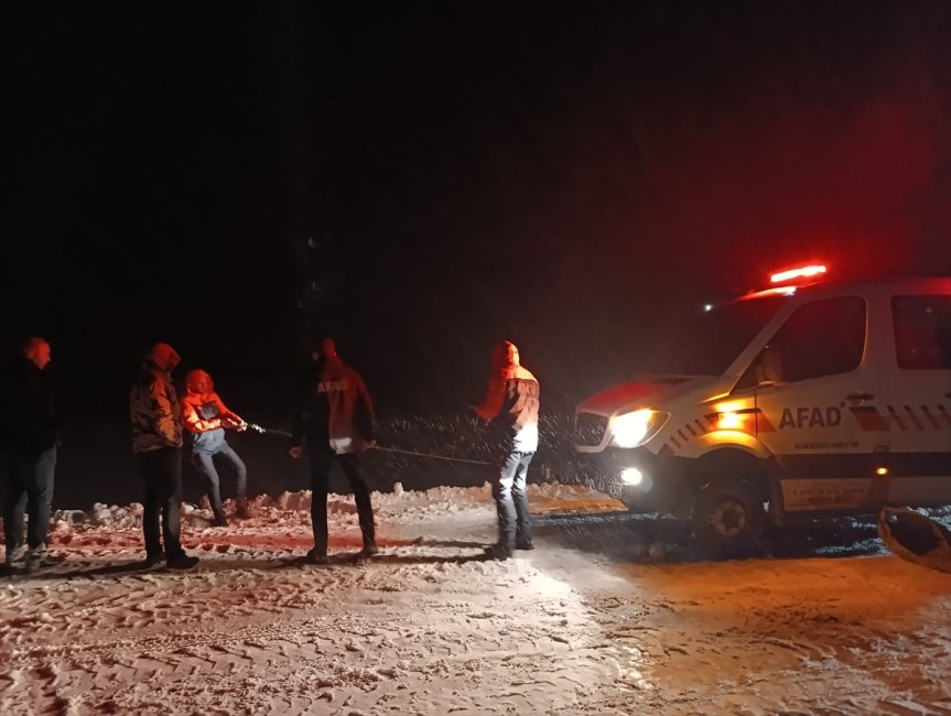 saplanan tipide kamyonet kara içindeki ile Ağrı