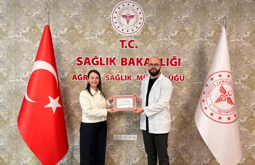 Ağrı Eğitim ve Araştırma Hastanesinde Yılın Hekimi 1