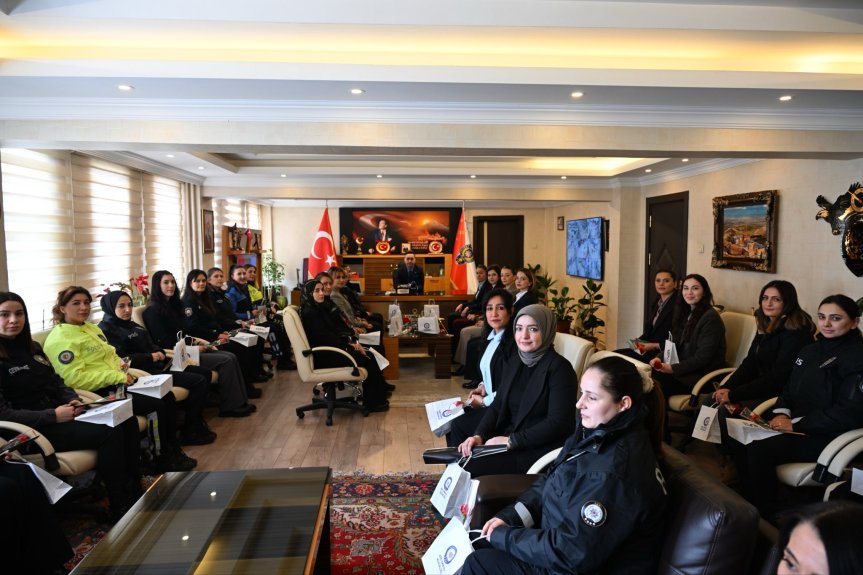 Ağrı emniyet müdürü göksel önder kadınlar günü kutlama 3