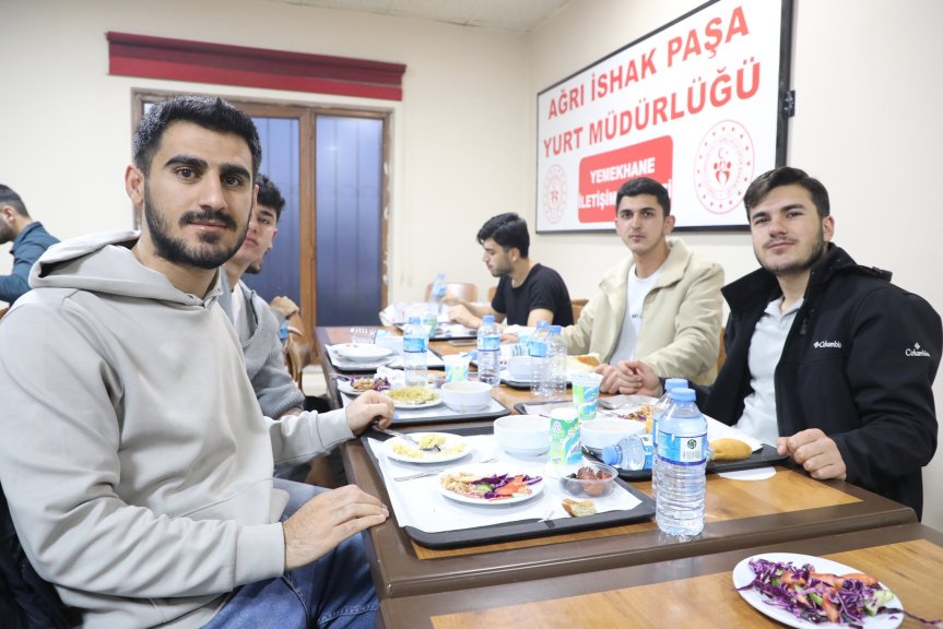 ağrı İshak Paşa Erkek Öğrenci Yurdu iftar 4