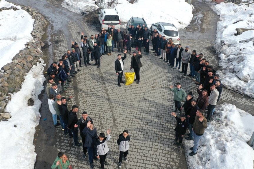 Ağrı'nın karla kaplı köylerinde bayram heyecanı yaşanıyor