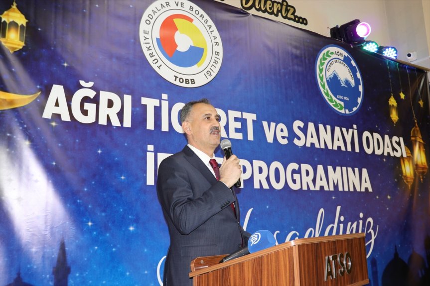 Ağrı Valisi Bozkurt iş insanlarıyla iftarda bir araya geldi