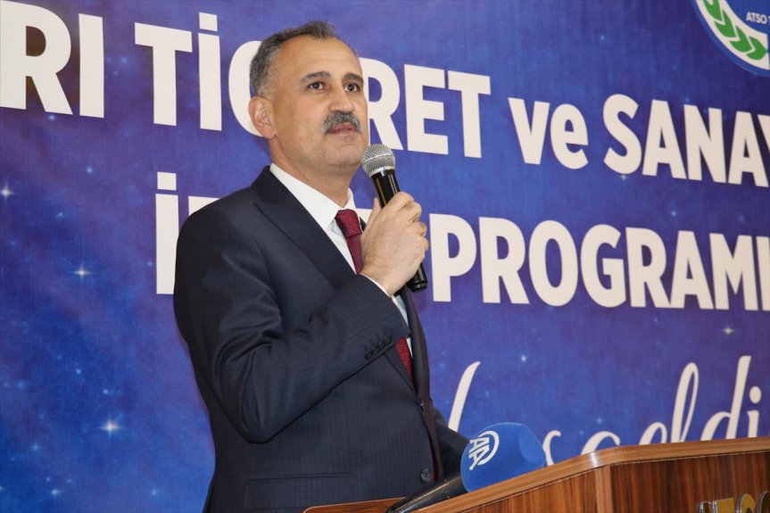 bir Ağrı Bozkurt iftarda insanlarıyla iş araya geldi Valisi 2