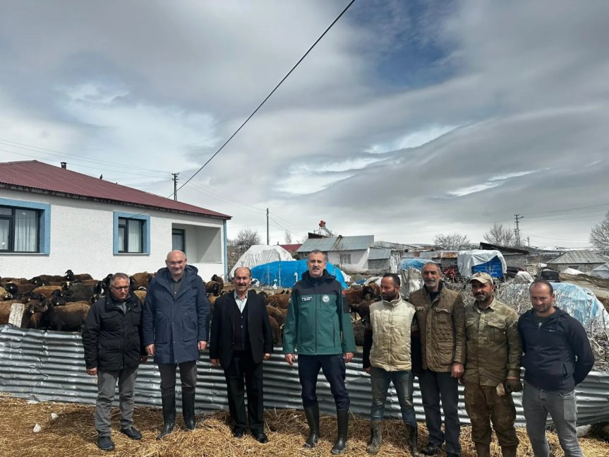 Ağrı Valisi Bozkurt köy ziyaretlerinde vatandaşlarla buluştu 3