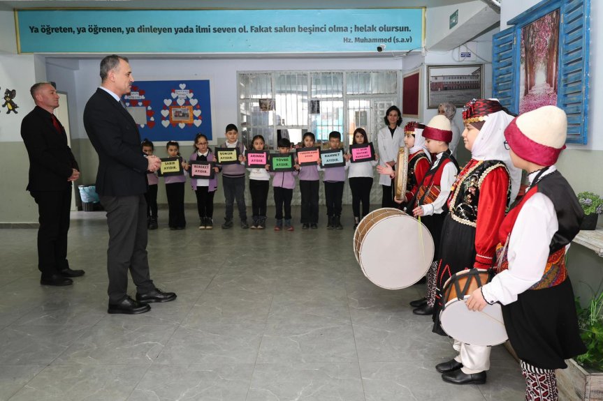 Ağrı Valisi Bozkurt, Ramazan etkinliklerinde öğrencilerle bir araya geldi 1