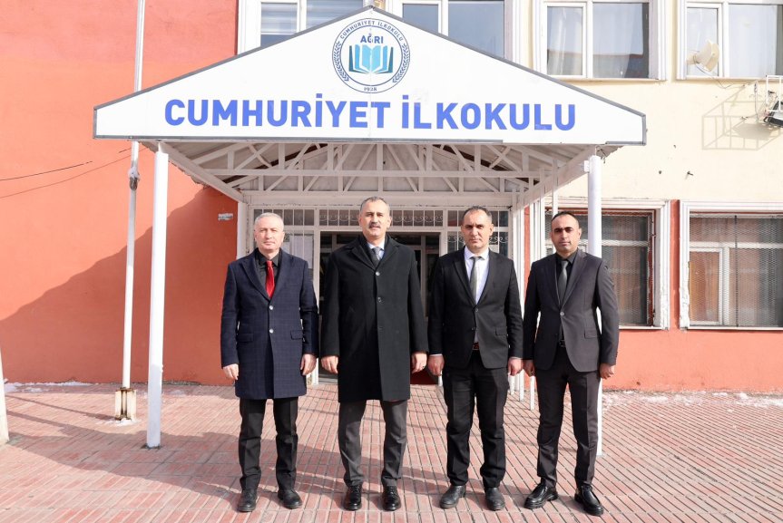 Ağrı Valisi Bozkurt, Ramazan etkinliklerinde öğrencilerle bir araya geldi 2