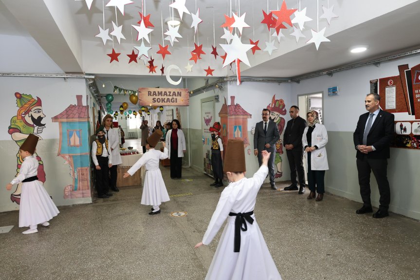 Ağrı Valisi Bozkurt, Ramazan etkinliklerinde öğrencilerle bir araya geldi 11