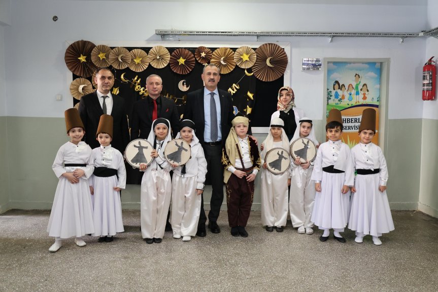 Ağrı Valisi Bozkurt, Ramazan etkinliklerinde öğrencilerle bir araya geldi 12