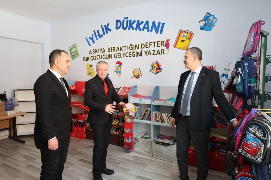 Ağrı Valisi Bozkurt, Ramazan etkinliklerinde öğrencilerle bir araya geldi 6