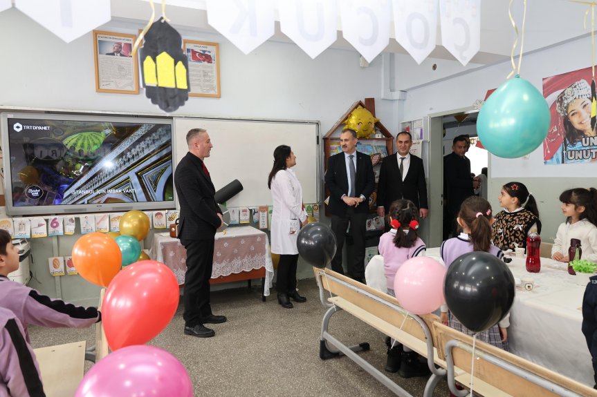 Ağrı Valisi Bozkurt, Ramazan etkinliklerinde öğrencilerle bir araya geldi 10