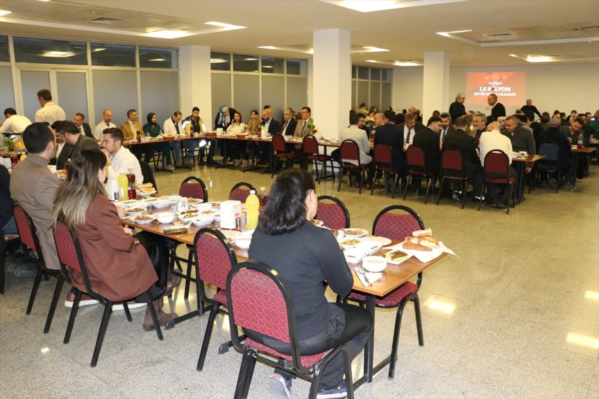 iftar Ağrı Valisi yaptı sağlık Bozkurt, çalışanlarıyla 4
