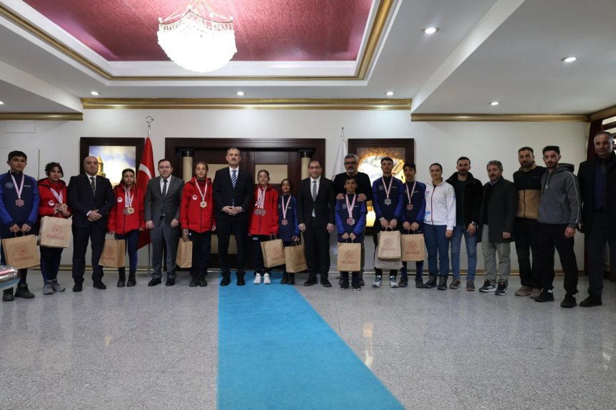 Ağrı Valisi Bozkurt, Yeşilay Kayaklı Koşu Şampiyonası