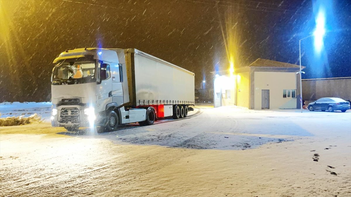 Ardahan’da kar yağışı etkili oldu