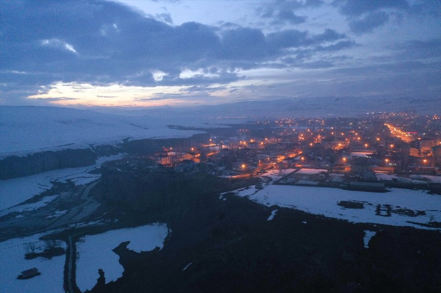 kaplanan ve karla gece dronla görüntülendi gündüz Baharda Kanyonu Murat 11