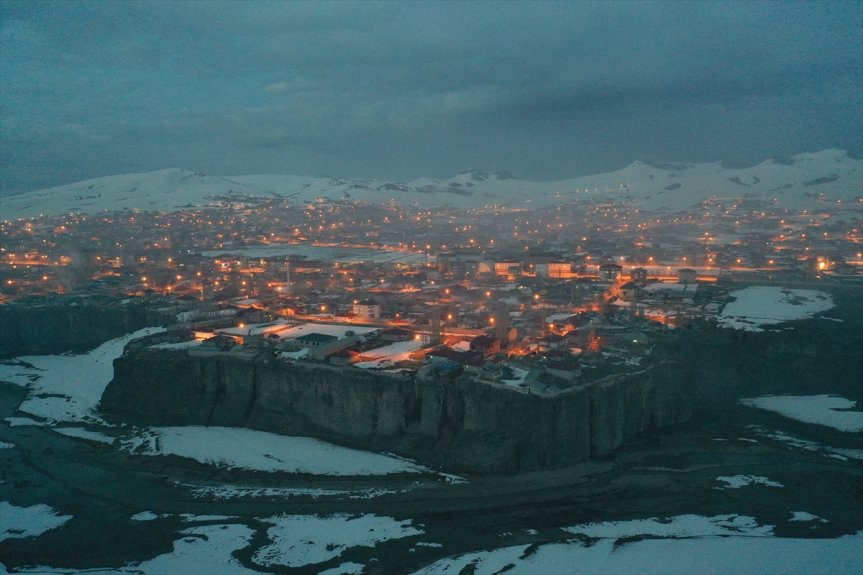 kaplanan gece ve gündüz Kanyonu Baharda karla Murat dronla görüntülendi 13