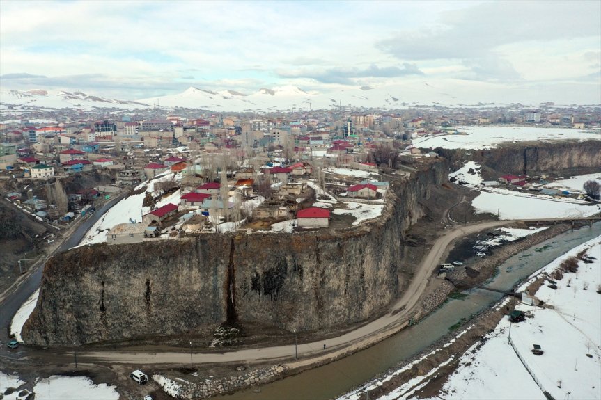gece dronla Kanyonu karla kaplanan Baharda görüntülendi ve gündüz Murat 3