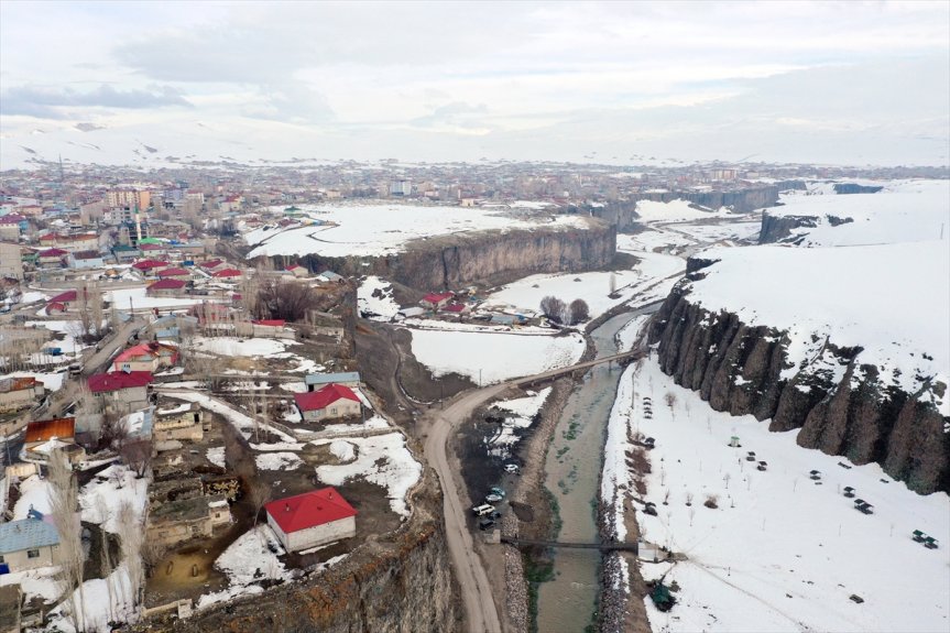 Kanyonu görüntülendi ve dronla gece gündüz karla kaplanan Baharda Murat 4