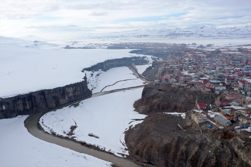 Murat ve gündüz görüntülendi Kanyonu Baharda kaplanan dronla gece karla 5
