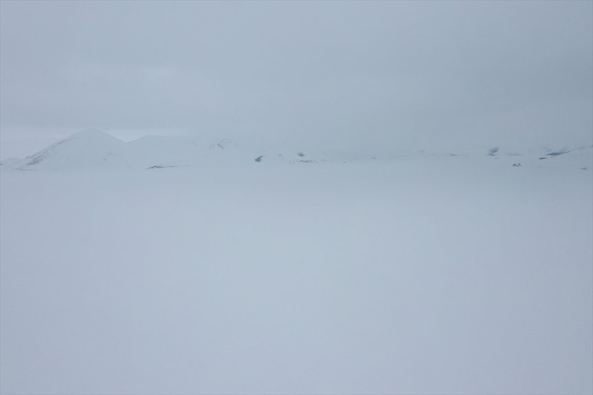 Baharda yüzeyi karla kaplı olan Balık Gölü dronla görüntülendi