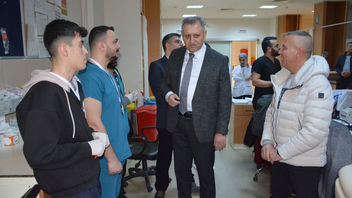 Bitlis Sağlık Müdürü Ergene, hastanede incelemelerde bulundu