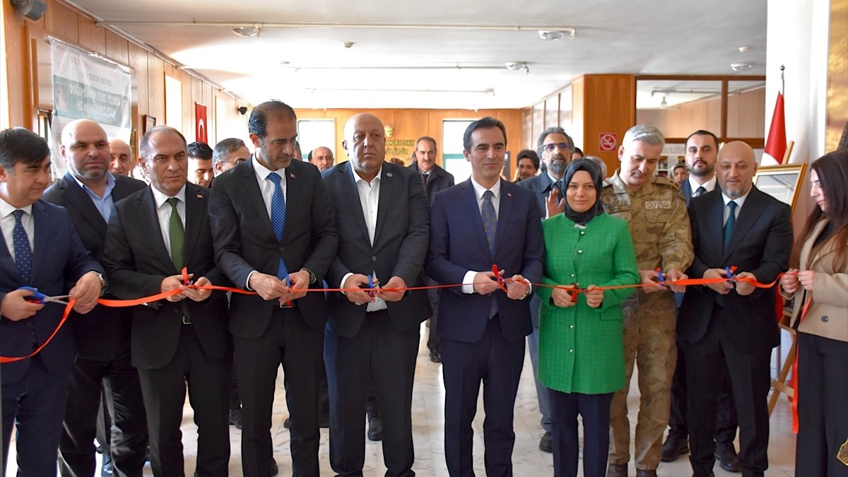 Bitlis'te Ebru, Tezhip ve Hüsn-i Hat Sergisi açıldı