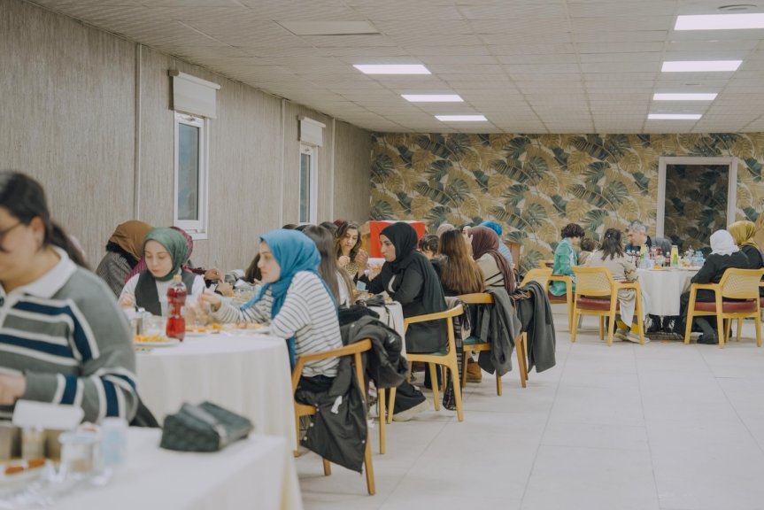 Diyadin Kaymakamı Furkan Korkusuz, 8 Mart dolayısıyla düzenlenen iftar programına katıldı 2