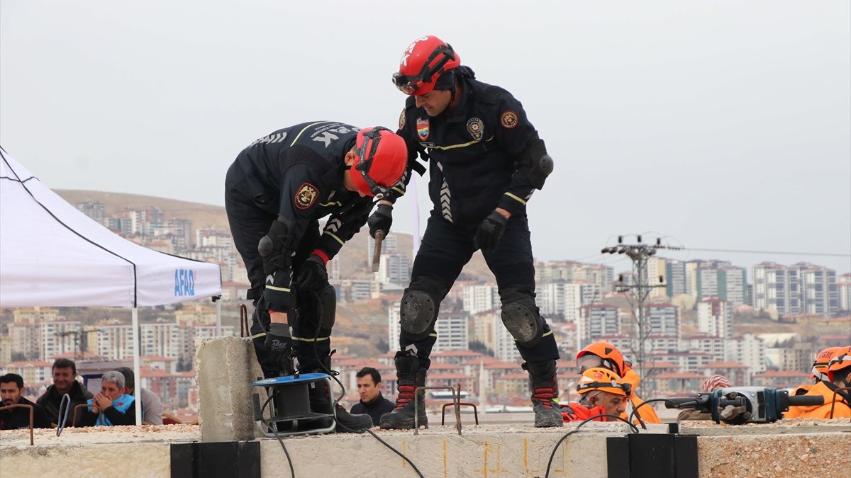 Elazığ'da deprem tatbikatı gerçekleştirildi