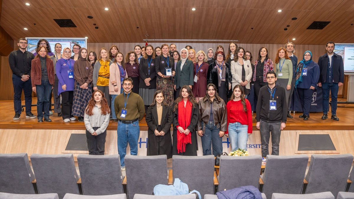Haliç'te 2. Disiplinler Arası Kadın Araştırmaları Sempozyumu düzenlendi