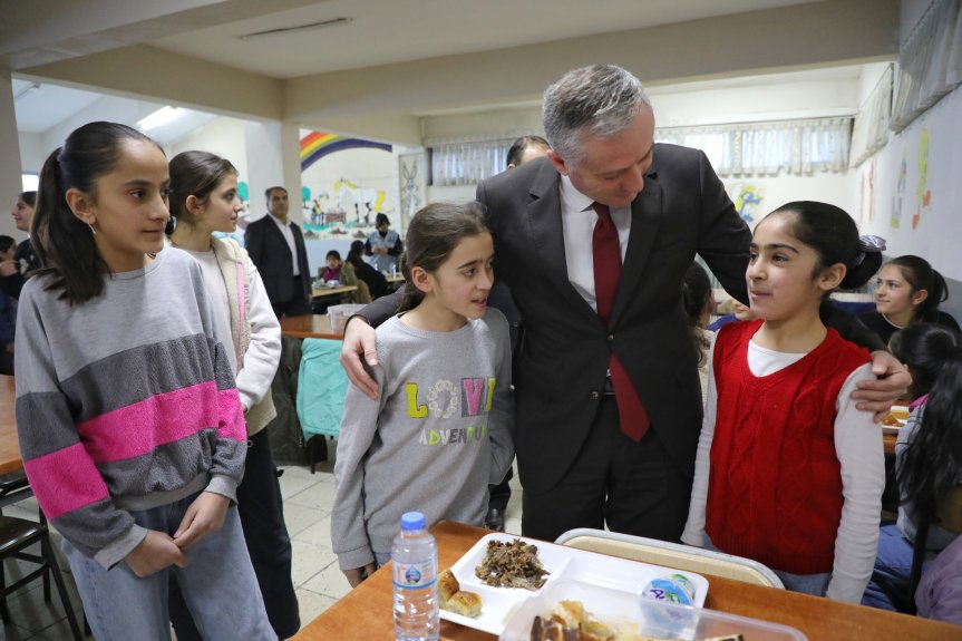 İl Milli Eğitim Müdürü Kökrek öğrencilerle iftarda buluştu 2