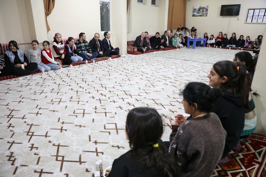 İl Milli Eğitim Müdürü Kökrek öğrencilerle iftarda buluştu 6