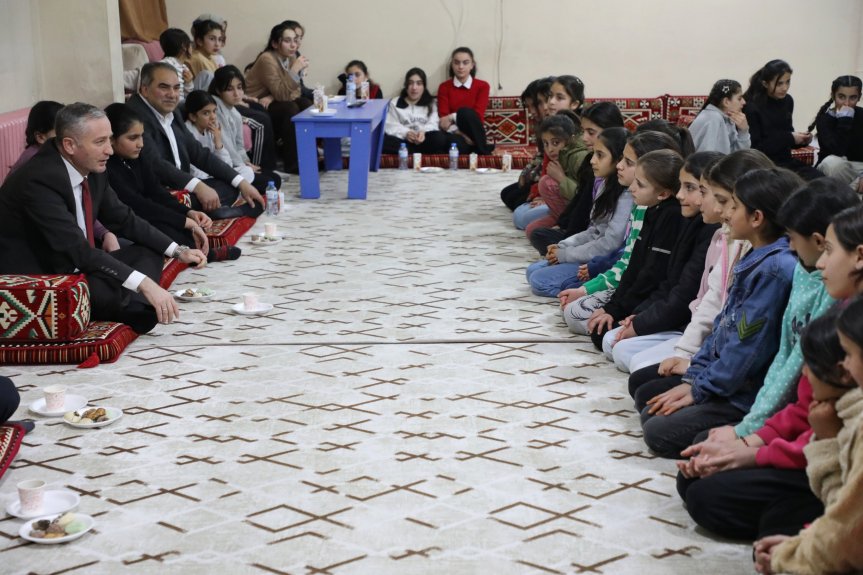 İl Milli Eğitim Müdürü Kökrek öğrencilerle iftarda buluştu 9