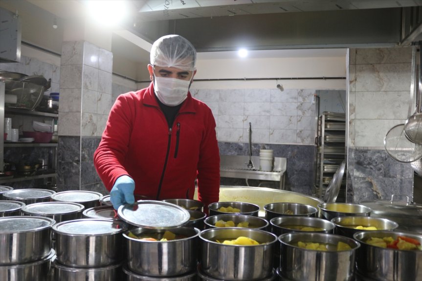 Kızılay Doğubayazıt Şubesi ramazanda her gün 1300 kişiye iftarlık ulaştırıyor 5