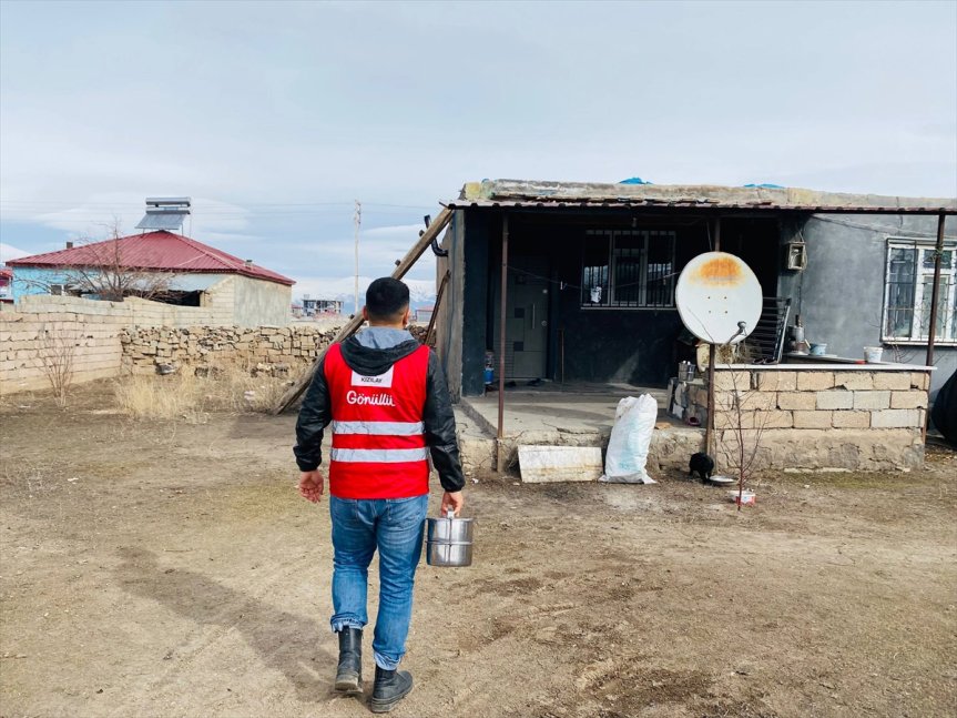 Kızılay Doğubayazıt Şubesi ramazanda her gün 1300 kişiye iftarlık ulaştırıyor 6