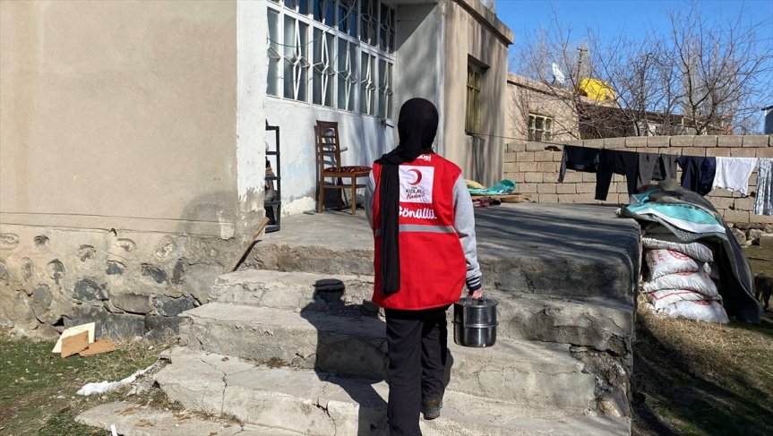 Kızılay Doğubayazıt Şubesi ramazanda her gün 1300 kişiye iftarlık ulaştırıyor 8