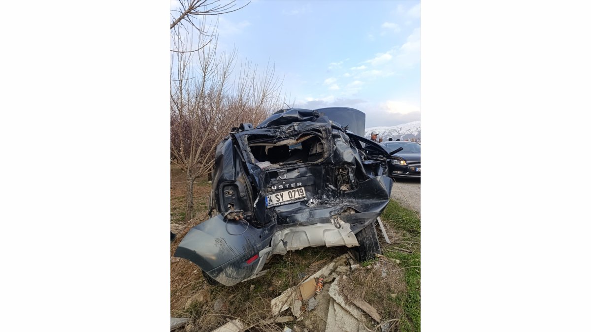 Malatya'da otomobil ile kamyon çarpıştı, 1 kişi öldü, 1 kişi yaralandı