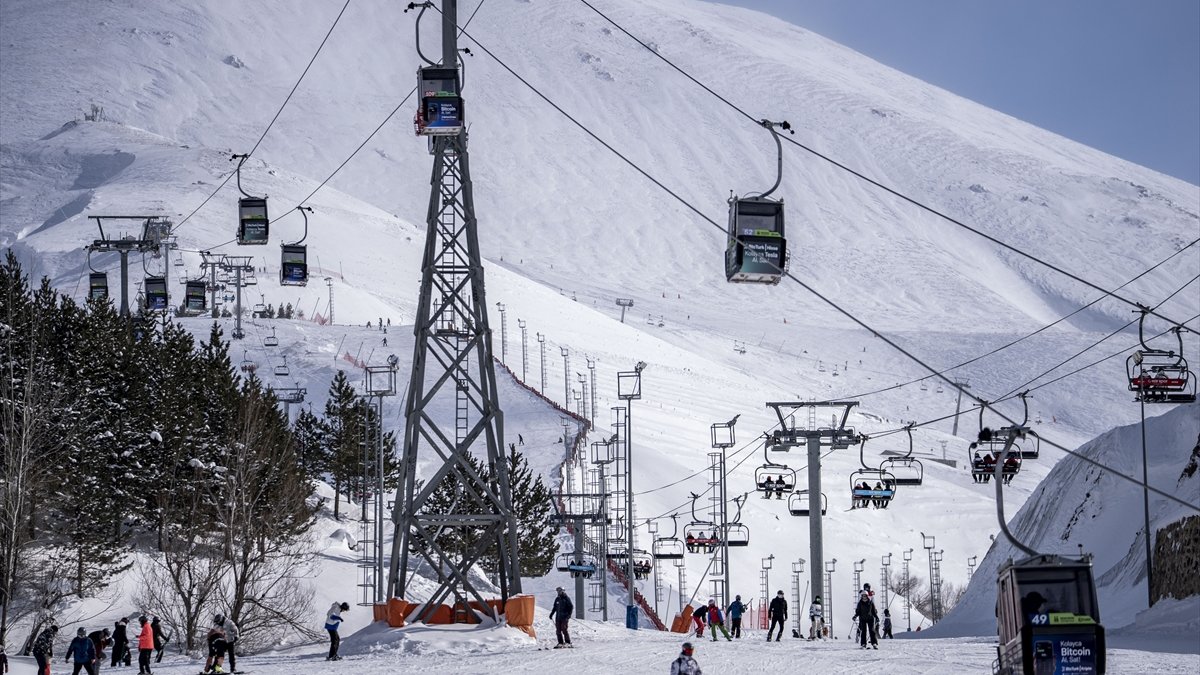 Palandöken'de hafta sonu yoğunluğu yaşanıyor