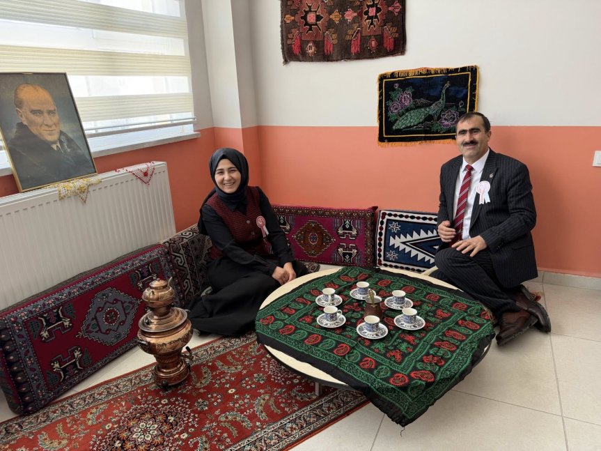 Taşlıçay Atatürk Ortaokulunda kütüphane açıldı 2