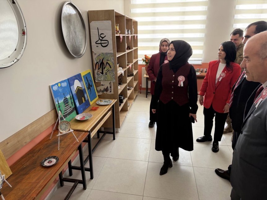 Taşlıçay Atatürk Ortaokulunda kütüphane açıldı 5