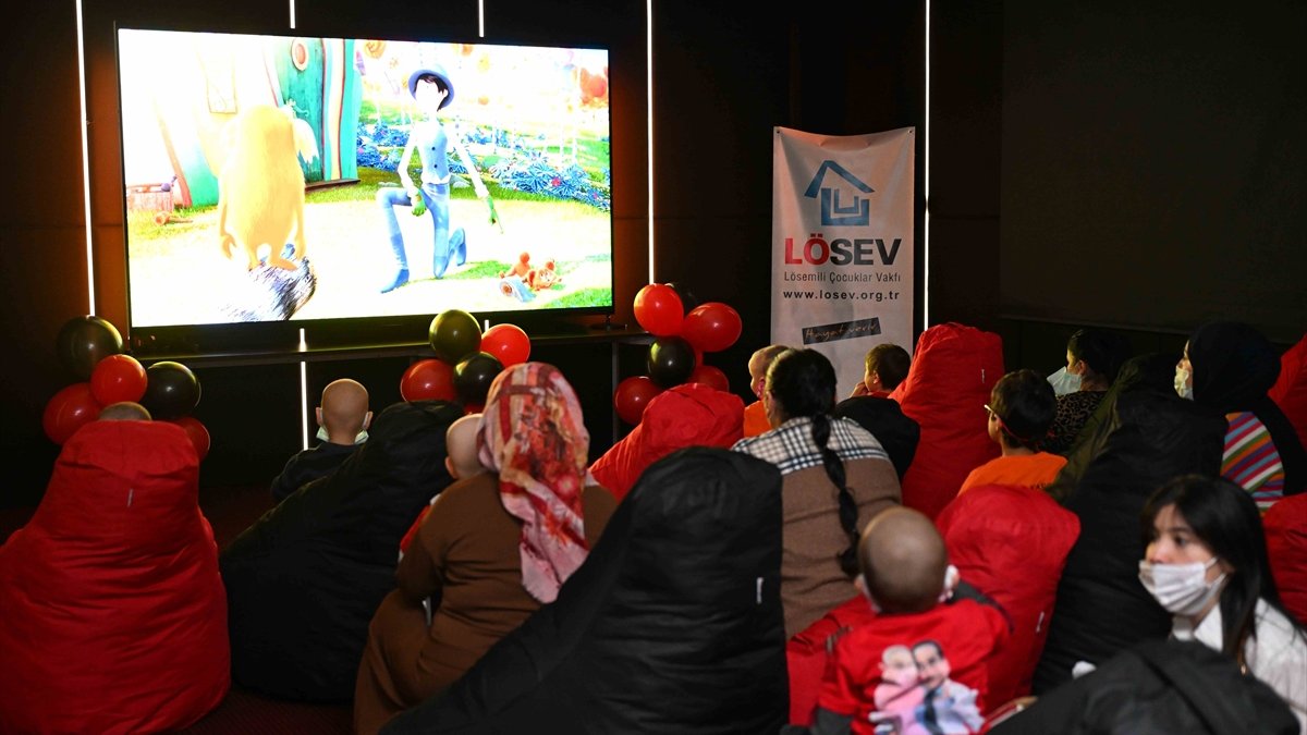 TCL Electronics Türkiye'den LÖSEV'li çocuklara sinema odası