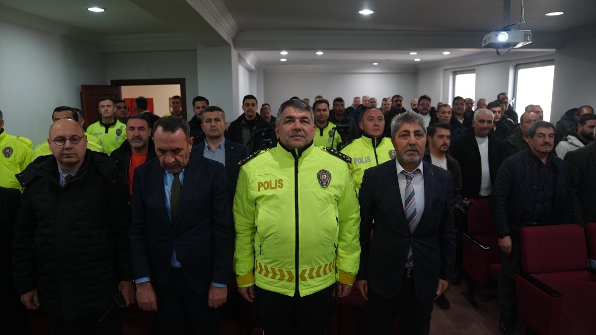 Trafik Kanunu'ndaki düzenleme sonrası Erzurum'da ilk ceza bir polise kesildi