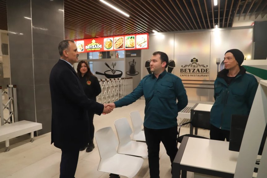 Vali Bozkurt, görev başındaki asker ve polisle bayramlaştı 1