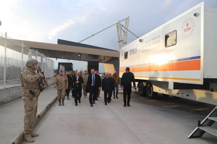 Vali Bozkurt, görev başındaki asker ve polisle bayramlaştı 11