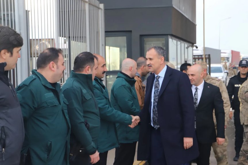 Vali Bozkurt, görev başındaki asker ve polisle bayramlaştı 4