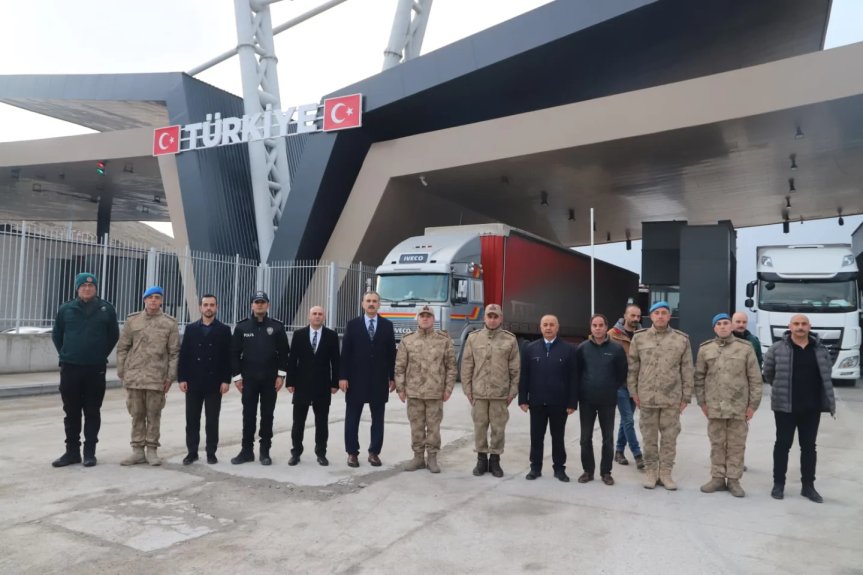 Vali Bozkurt, görev başındaki asker ve polisle bayramlaştı 8